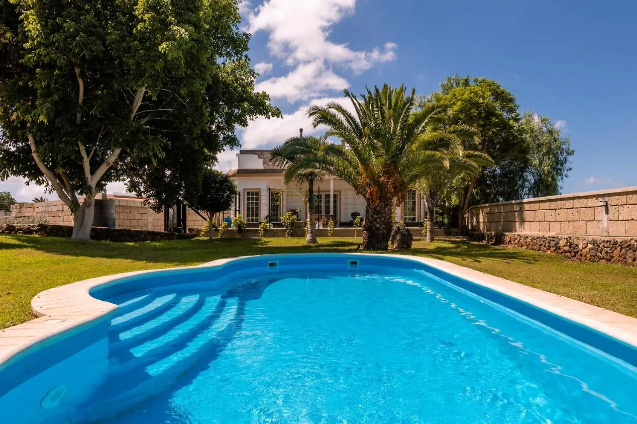 Modern Villa With Private Pool And Mountain Views أرونا 0*,  إسبانيا